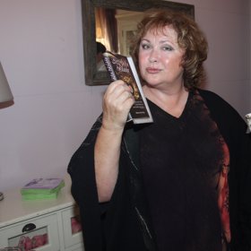 Naďa Konvalinková má s Oldřichem Kaiserem dceru Karolínu, která bohužel měla také problémy s alkoholem.