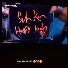 Korda posílá vzkaz své milé.