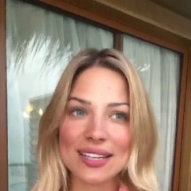 Teď pár čeká dvoutýdenní karanténa na vlastní náklady.