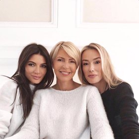 Tady mají všechny dámy dokonce stejný odstín pleti.