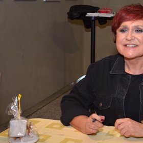 Pořád bylo vidět, že ještě obličej nemá v pořádku, ale je to i tak nebe a dudy.