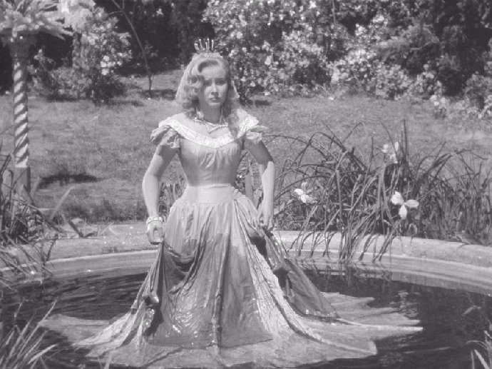 Alena Vránová v roli princezny Krasomily.