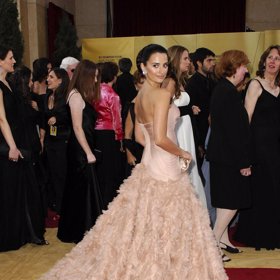 Penélope před lety v oslnivých šatech.