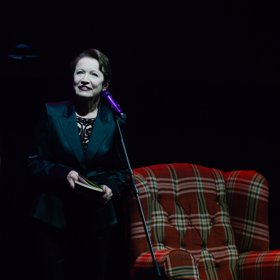 21. 12. vystřídá Báru Hrzánovou Taťjana Medvecká se slavnou Romancí štědrovečerní od Jana Nerudy.