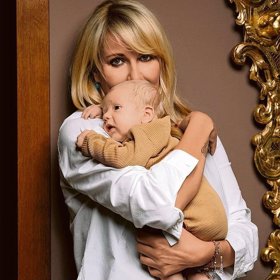 Vendula Pizingerová se stala ve 48 letech potřetí maminkou a malý Pepa roste jako z vody.