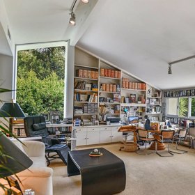 Takovou pracovnu by si přál každý.