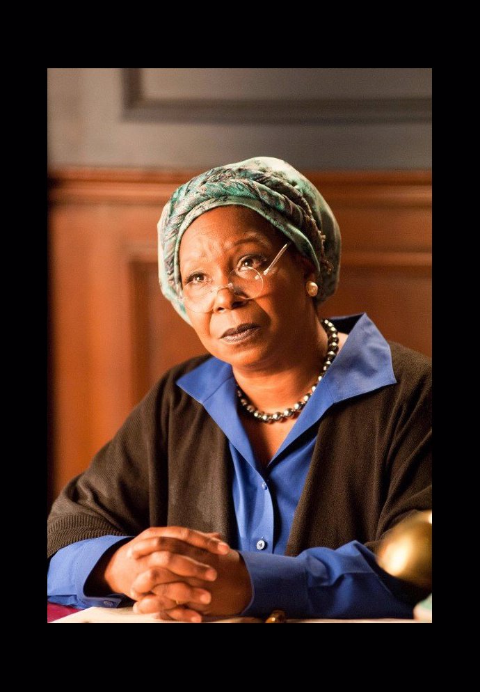 Whoopi Goldberg v úspěšném muzikálovém seriálu Glee.