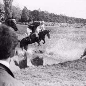 Archivní snímek Velké pardubické.