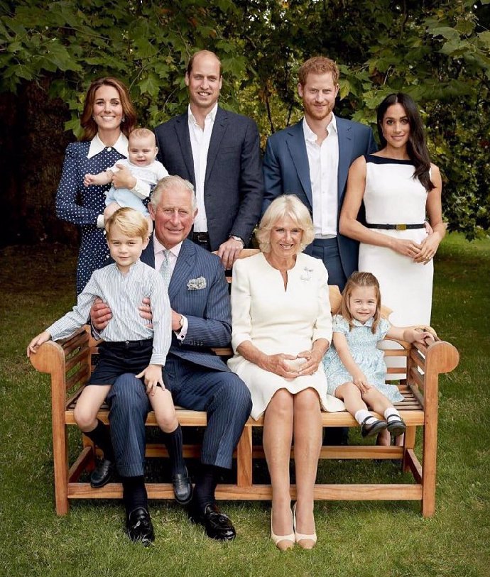 Britská královská rodina v celé kráse.