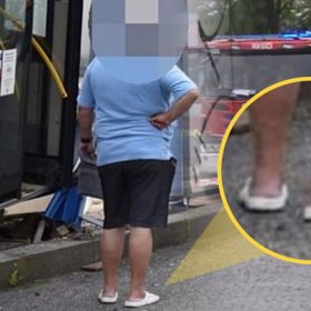 Spekulovalo se, že na vině mohla být Karlova nevhodná obuv