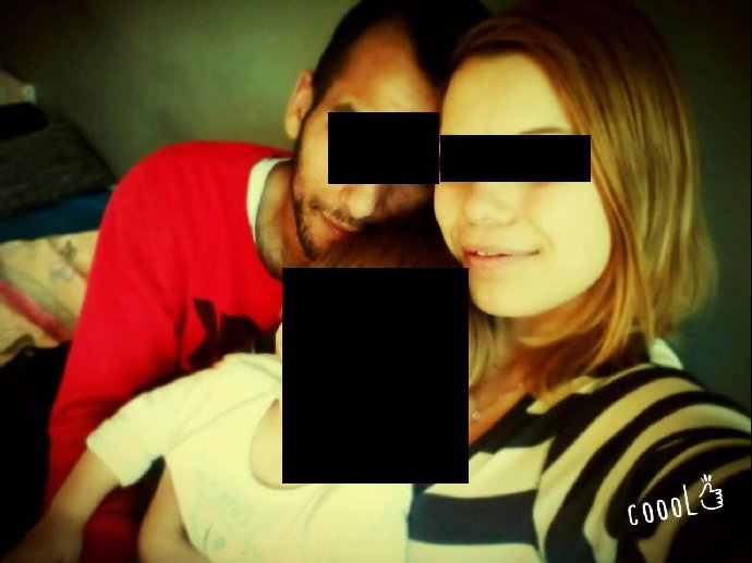 Simona T. s partnerem a jejich chlapečkem.