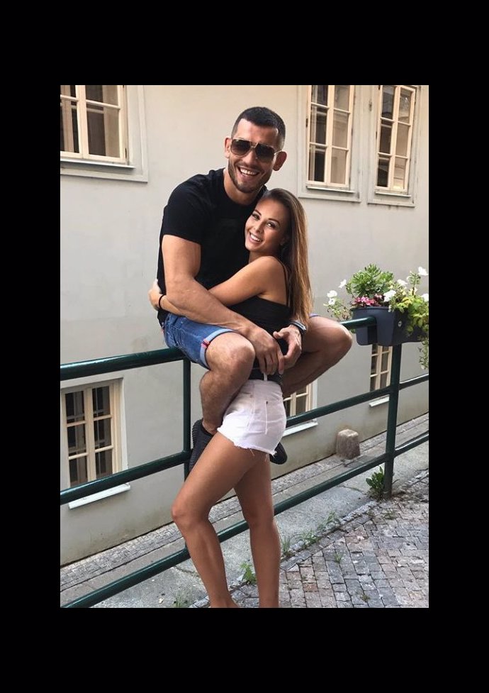 Monika je velmi zamilovaná.