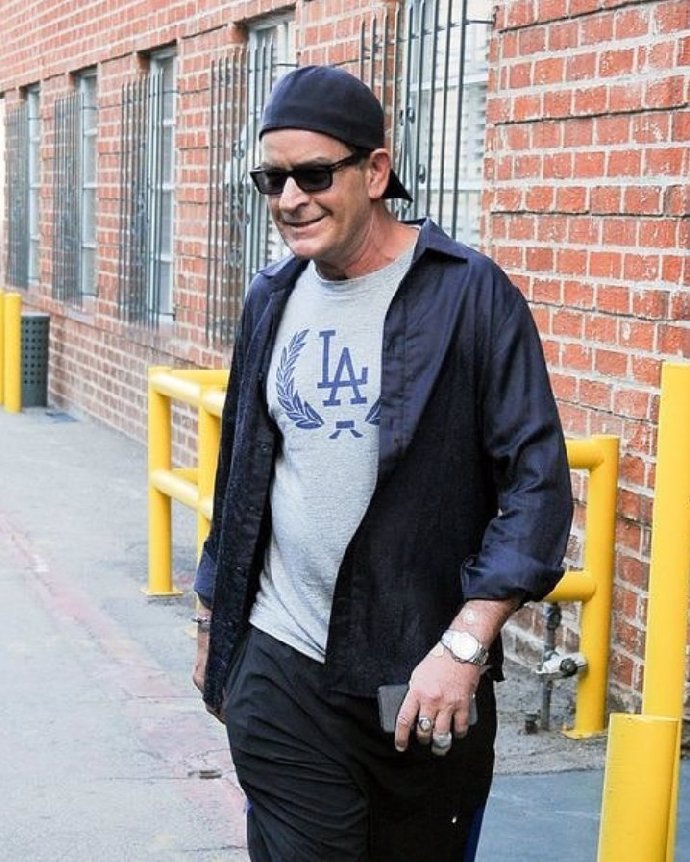 Charlie Sheen prožil velké pády.