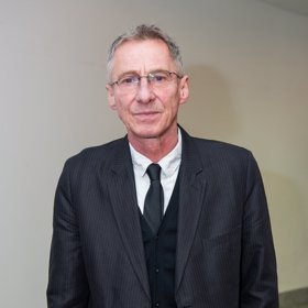 János Bán stárne s elegancí.