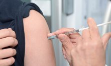 Nemocnice v Motole převzala první dávky vakcíny proti covidu-19: Očkování má začít v neděli