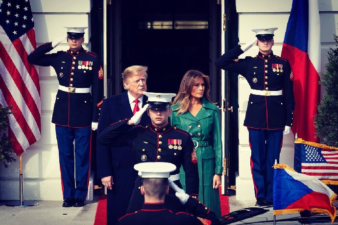 Donald a Melania čekají na příjezd Babišových.