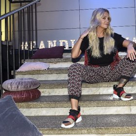 Dara Rolins je pořád kočka.