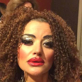 Převlékání Eriku baví.