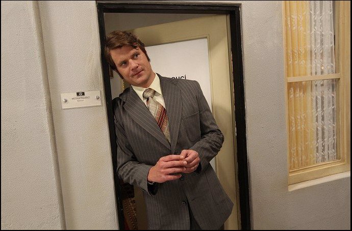V retro seriále Vyprávěj si Ondřej Veselý zahrál zápornou roli.