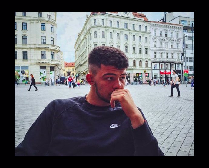 Mezi jeho největší hity patří Hannah Montana nebo Safír. 