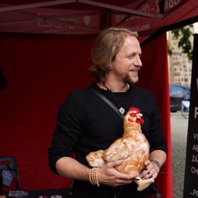 Tomáš Klus se rozhodl do problematiky více zabrouzdat a věnovat se jí.