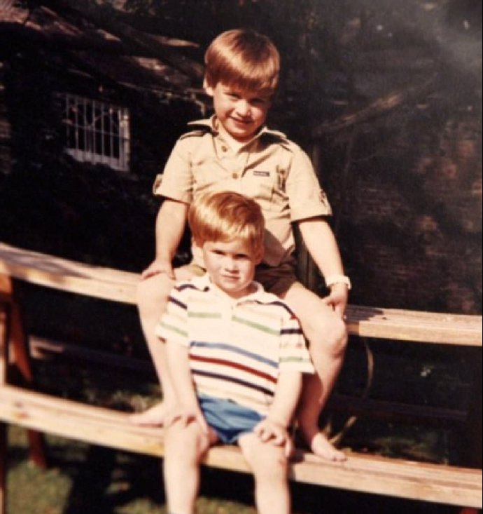 William a Harry si byli dříve hodně blízci. 