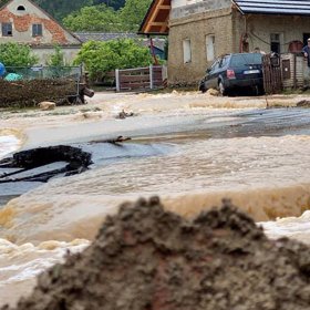 Domovy jsou zničené.