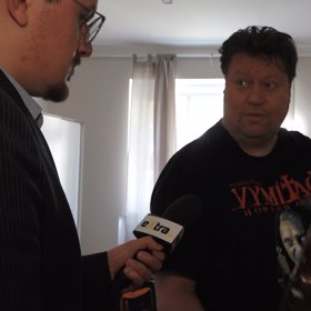 Elektrickou kytaru půjčil Tolkkimu kamarád.