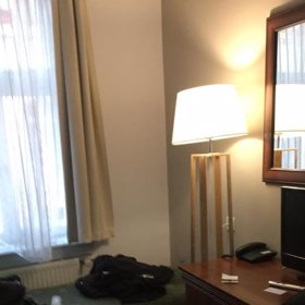 Z tohoto pokoje nebudou dámské návštěvy asi příliš nadšené.