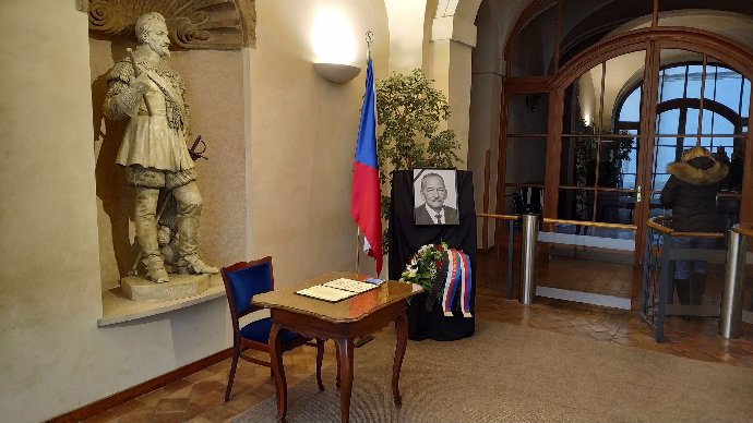 Kondolenční místo.