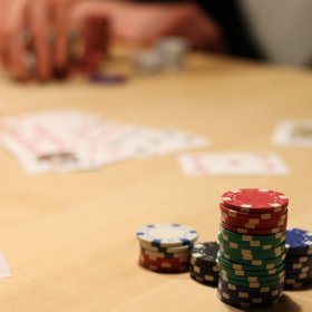 V jedné takové partii vyhrál Maguire od miliardáře a bankéře Andyho Beala 15,6 milionu dolarů