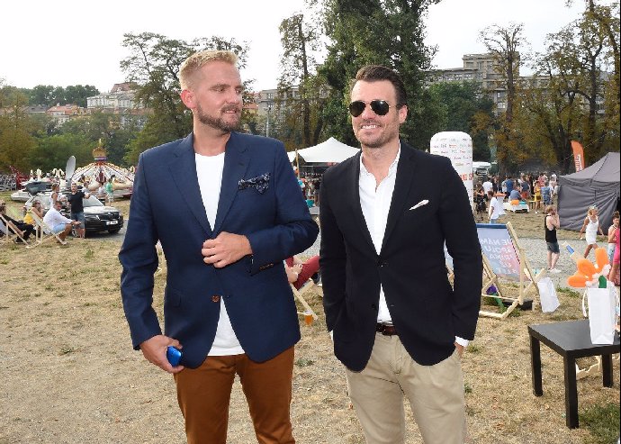 Leoš Mareš na tajné oslavě Libora Boučka. 