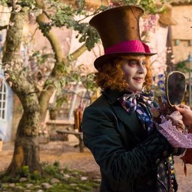 Johnny Depp jako Kloboučník.