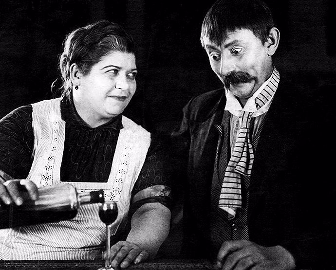 Antonie Nedošinská ve filmu Falešná kočička.