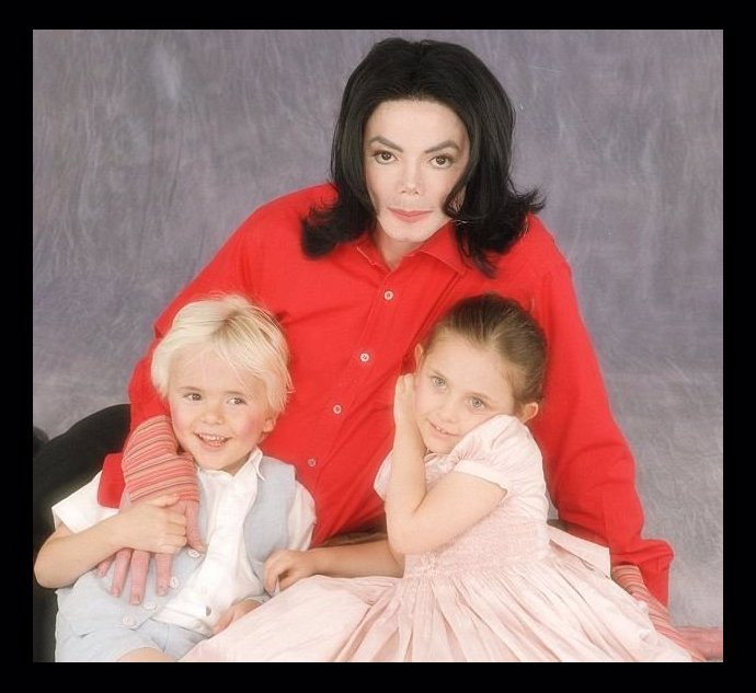 Zpěvám se synem Michaelem Princem a dcerou Paris.