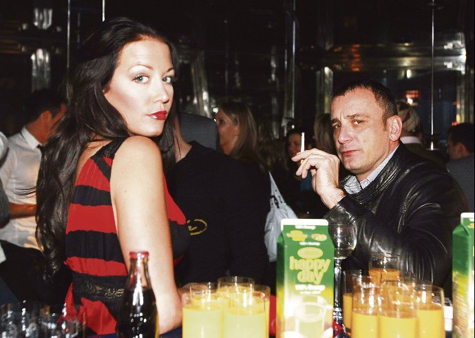 Vztah Roberta Hájka s Agátou byl velmi bizarní. Řekl o ní, že moc pije a v posteli jí to nejde, ta ho od té doby nesnáší.