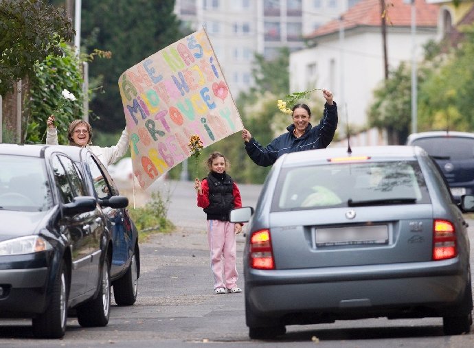 Tehdy malá Anna Dvořáková a Tereza Munzarová v roce 2010.