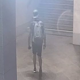 V případě, že byste ho poznali, volejte na linku 158.