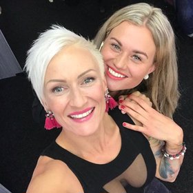 Iva s Luckou, která už vypadla.