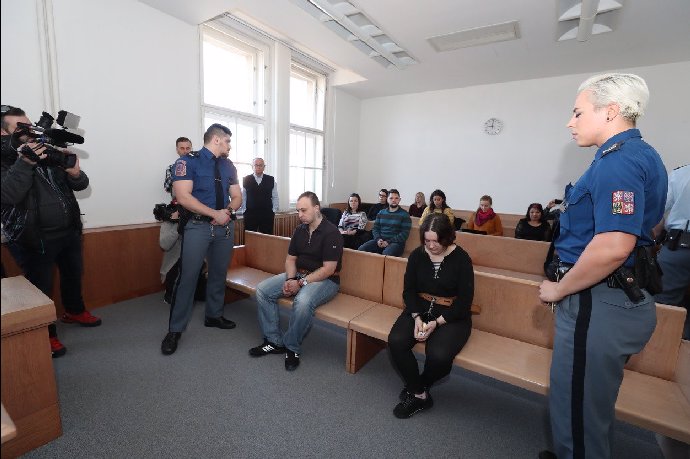 Nový čtyřdílný dokumentární seriál Případ Janákovi popíše činy manželů Jaroslava a Petry Janákových, kteří v roce 2017 zavraždili muže na Jičínsku. 