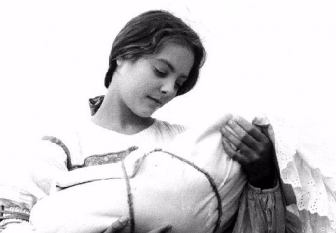 Mária Podhradská jako Bohdanka v pohádce Sedmero krkavců (1993).