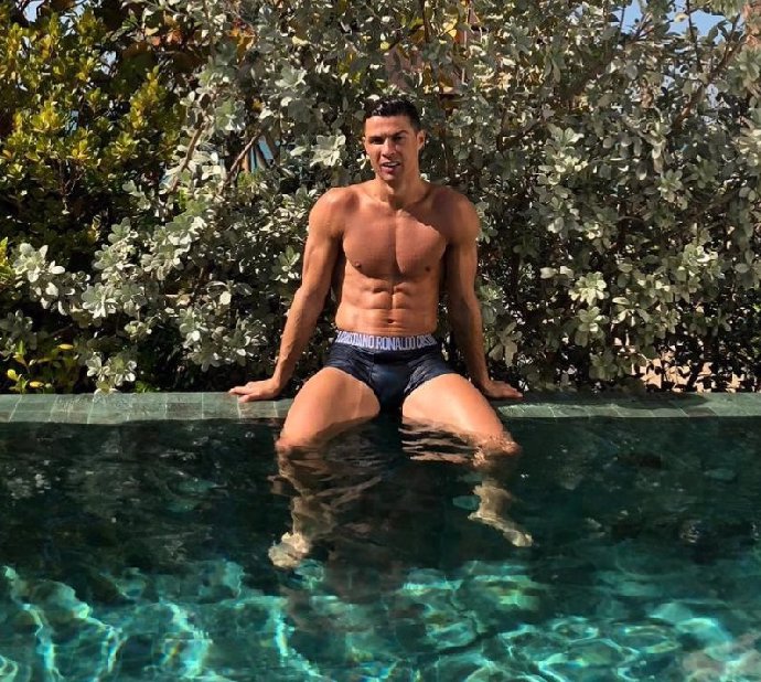 Cristiano Ronaldo je historicky nejvýdělečnější fotbalista všech dob.