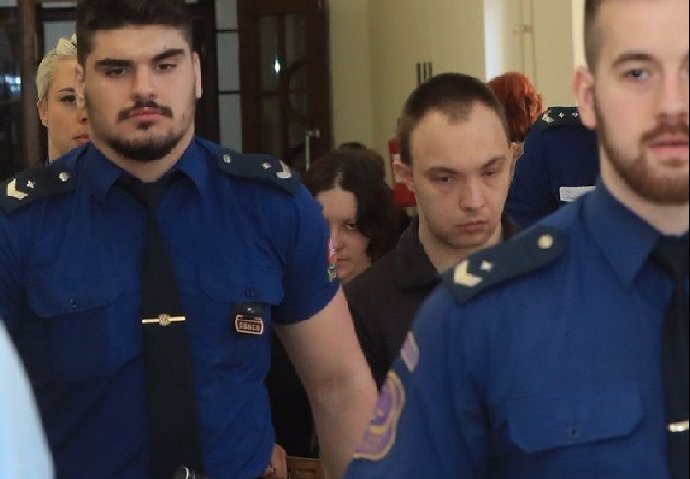 Janákovi své oběti ohrožovali na životě kvůli částkám v řádech tisíců korun.