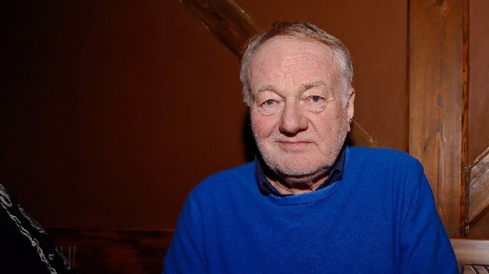 Luděk Sobota se registrovat nemusel, vyřídila to za něj lékařka.