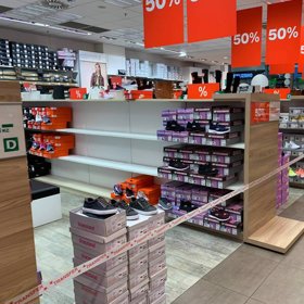 Lidé si "zapovězené" zboží mohou objednat na internetu.