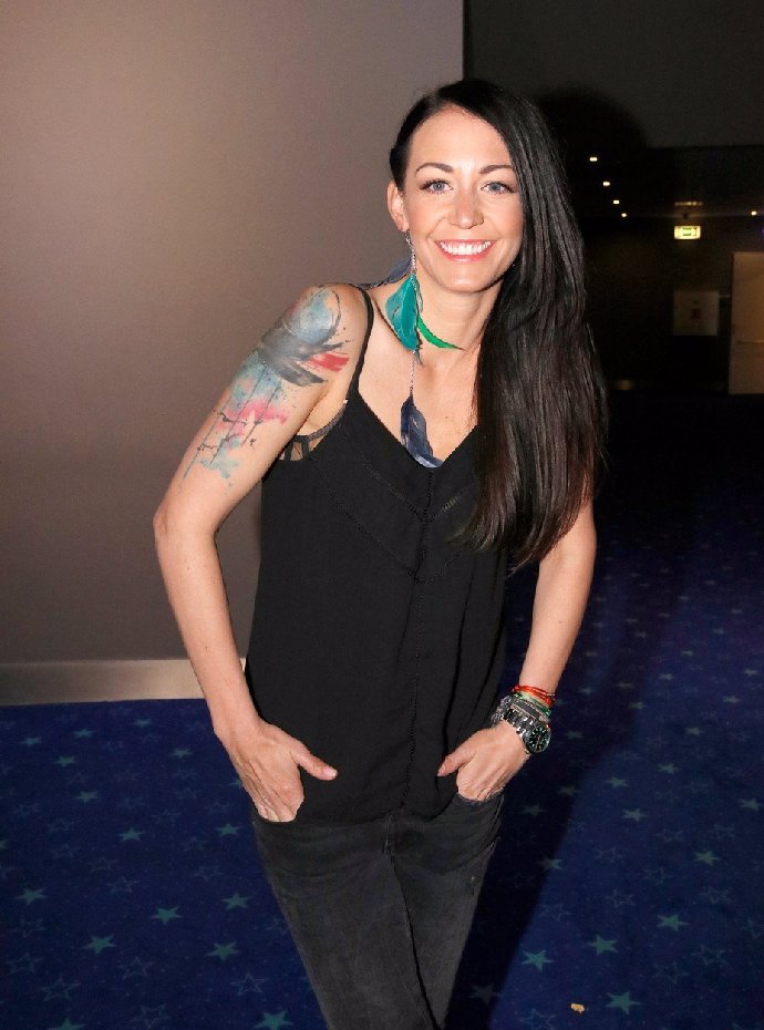 Potetovaná Agáta září.