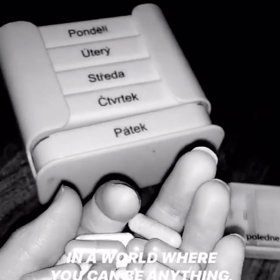 Kvůli borelióze musí brát hromadu léků.