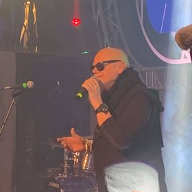 Jiří Korn to na pódiu rozjel.