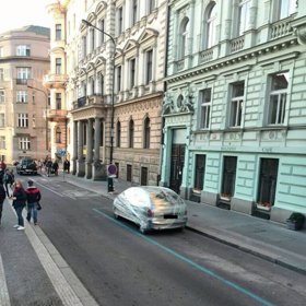 Město kvůli zrušení parkovacích zón přišlo o miliony.