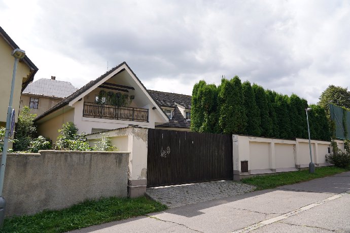 Jiří Menzel se těsně před smrtí přestěhoval do bezbariérového domu v pražských Stodůlkách.